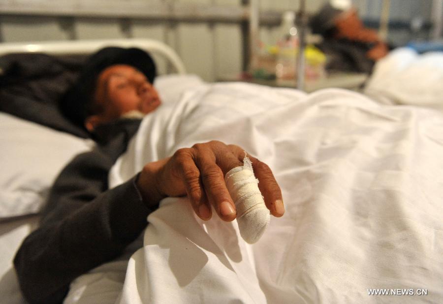 An injured man is treated at a clinic after a 5.5-magnitude earthquake in Eryuan County of Dali Bai Autonomous Prefecture, southwest China's Yunnan Province, on March 3, 2013. The number of people confirmed injured by a 5.5-magnitude earthquake that hit southwest China's Yunnan Province on Sunday afternoon has risen to 30, local authorities have said. (Xinhua/Lin Yiguang) 