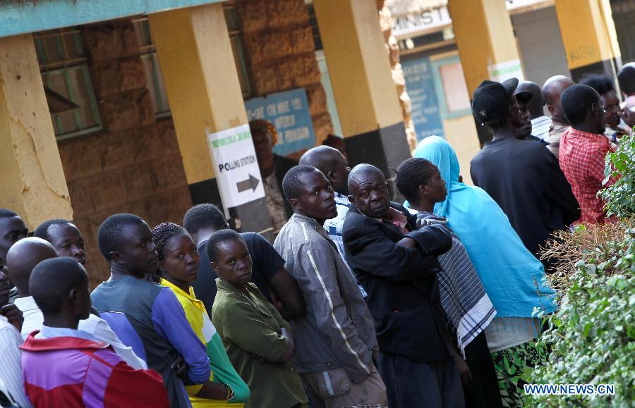 Voters queue to enter a polling station in Nairobi, Kenya, March 4, 2013. A total of 14.3 million Kenyan voters lined up to cast their ballots Monday morning to choose the country's next president, the first after disputed presidential elections tally stirred up violence five years ago. (Xinhua/Meng Chenguang) 