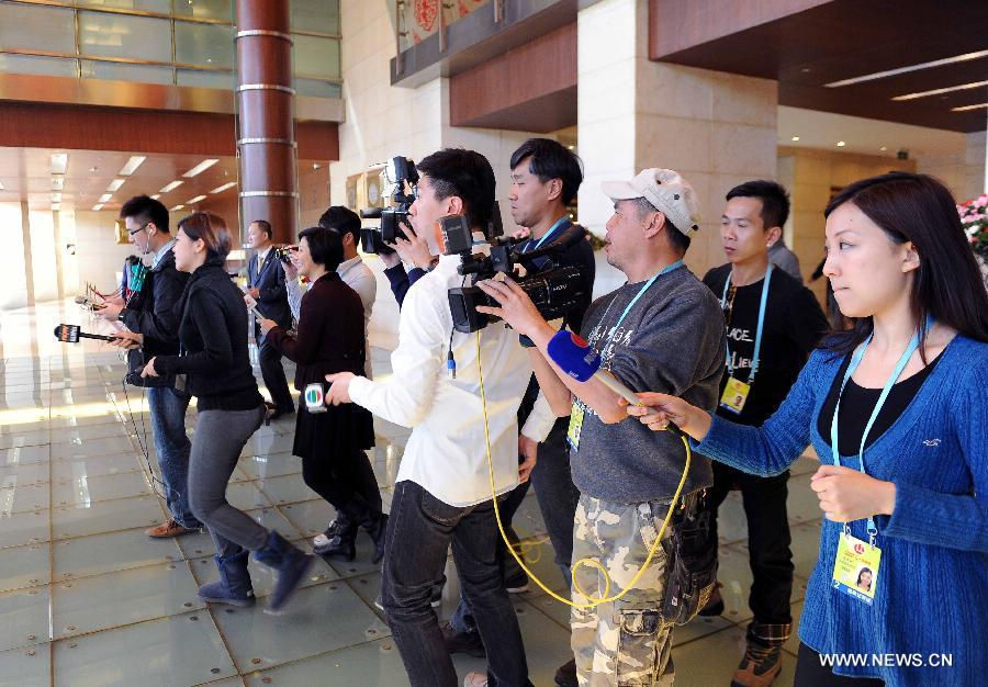 Journalists from China's Hong Kong wait to interview deputies to the 12th National People's Congress (NPC) at the lobby of a hotel in Beijing, capital of China, March 4, 2013. The first session of the 12th NPC will open on March 5, 2013. (Xinhua/Yang Zongyou)