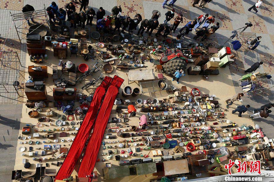 More than 4000 pieces of old-fashion furniture are being exhibited in the Cultural Centre of Chaoyang District, Beijing since March 3, 2013. The exhibition aims to make people more industrious and thrifty in managing household. These objects are divided into more than 20 categories including tools, utensils, lights, household electrical appliances, farming tools, office supplies, toys, etc.  (Photo/ CNS)