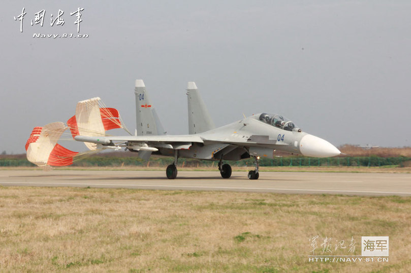 Chinese navy's Su-30MKK2 fighter is in the attack training. (China Military Online/Zhao Haitao, Chen Huizhong)