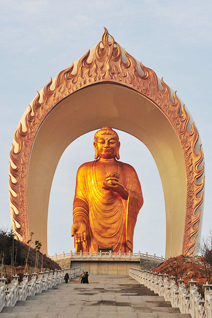 The gilding work of a 48-meter-high bronze statue of Amitabha Buddha is completed in Xingzi County, Jiangxi Province, March 3, 2013. The Buddha statue has been recognized as the highest Amitabha Buddha in the world and the only outdoor Amitabha Buddha in China. A total of 48-kilogram gold has been used to gild the Statue. The overall style of the Amitabha Buddha imitates the Buddha statues in the Longmen Grottoes and it can be regarded as a fine religious art with the highest level in the modem society, according to the principal of the project. (CNS/Hu Guolin) 