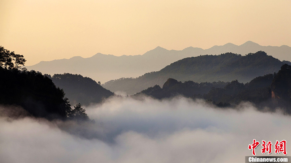 Photo taken on March 4 shows the sea of clouds at the Wuyi Mountain in Southeast China's Fujian Province. (CNS/Yi Fan)