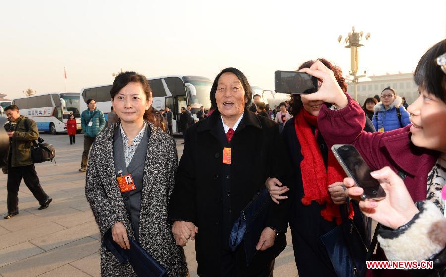 Shen Jilan (C), a deputy to the 12th National People's Congress (NPC) arrives at the Tian'anmen Square in Beijing, capital of China, March 5, 2013. The first session of the 12th National People's Congress (NPC) will open at the Great Hall of the People in Beijing on March 5. (Xinhua/Jin Liangkuai) 