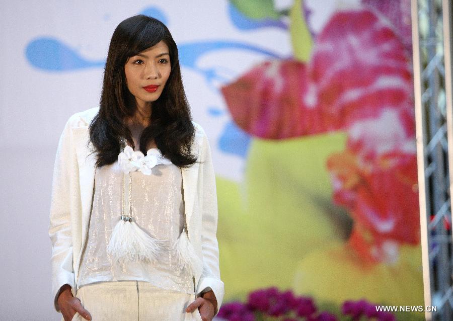 A model presents a creation themed with orchid during a press conference for the upcoming Orchid Show in Taipei, southeast China's Taiwan, March 4, 2013. The 2013 Taiwan International Orchid Show will be held in Tainan City from March 9 to 18. (Xinhua/Xie Xiudong)