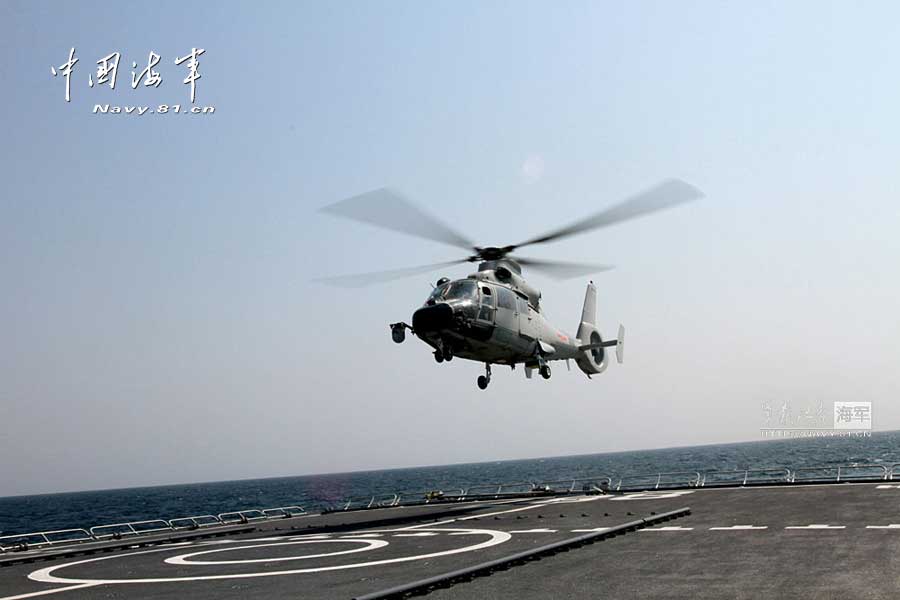 The 14th escort taskforce under the Navy of the Chinese People's Liberation Army (PLA) organizes taking off and landing training for its two ship-borne helicopters aboard the Harbin guided missile destroyer, the Mianyang guided missile frigate and the Weishan Lake comprehensive supply ship. (navy.81.cn/Dong Xiguang, Li Ding, Yang Qinghai, Yang Shangjun, Zhang Mingxing)