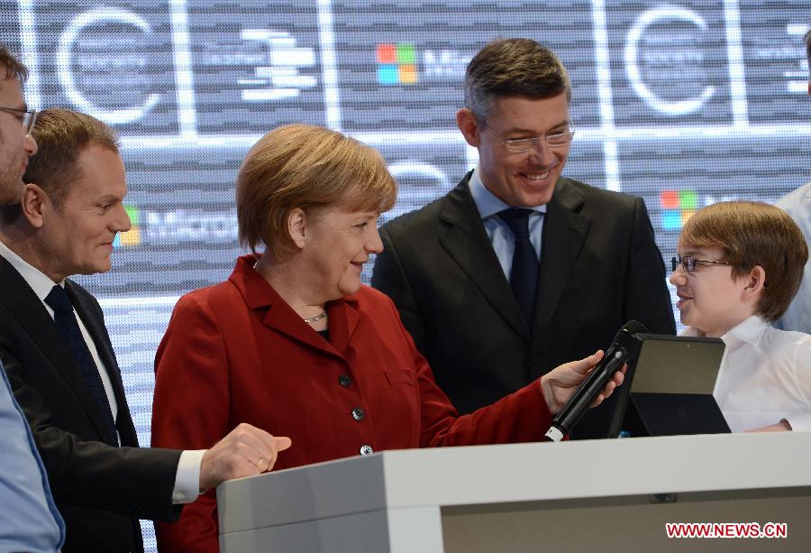 Polish Prime Minister Donald Tusk (2nd L) and German Chancellor Angela Merkel (3rd L) visit the showcase of Microsoft at the CeBIT tech fair in Hanover, Germany, March 5, 2013. CeBIT, the world's leading exhibition in the communication and information technology industry, opened Monday evening in Hanover, Germany. (Xinhua/Ma Ning)