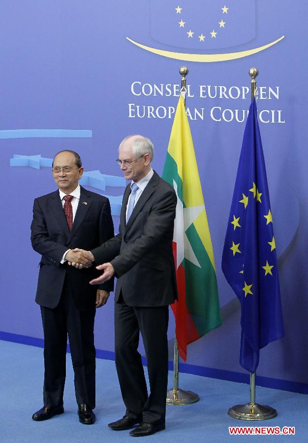 Myanmar President U Thein Sein (L) is greeted by European Council President Herman Van Rompuy before their meeting at EU headquarters in Brussels, capital of Belgium, March 5, 2013. (Xinhua/Zhou Lei) 