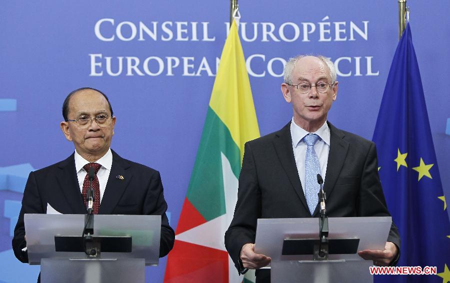 Myanmar President U Thein Sein (L) attends a press briefing after his meeting with European Council President Herman Van Rompuy at EU headquarters in Brussels, capital of Belgium, March 5, 2013. (Xinhua/Zhou Lei) 