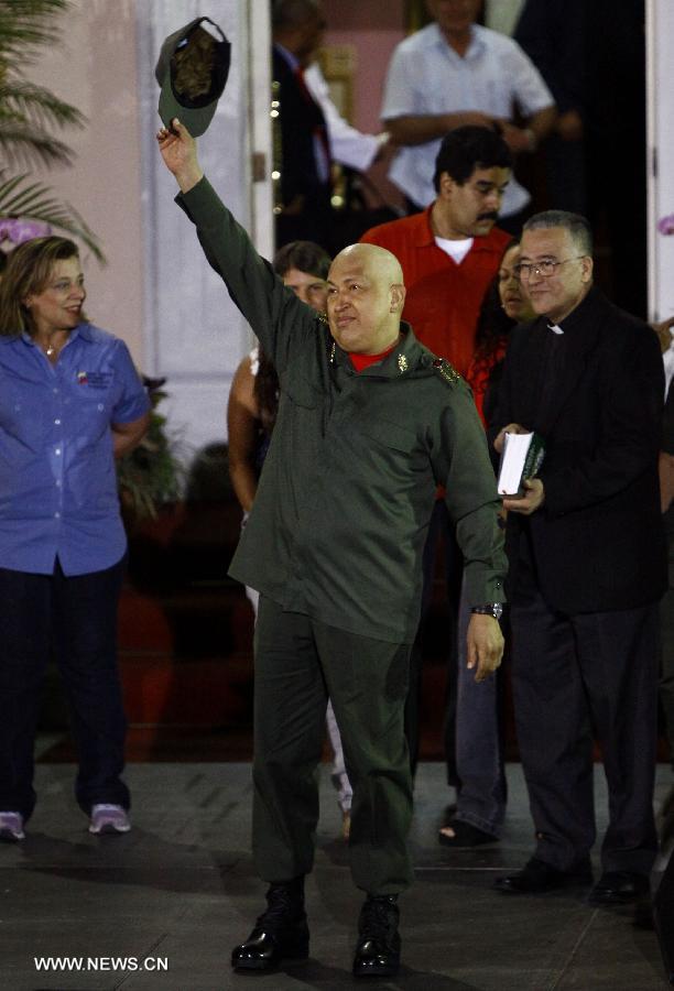 Image taken on Sept. 2, 2011 shows President of Venezuela Hugo Chavez greeting his supporters after leaving the Militar Hospital Carlos Arevalo at the Palace of Miraflores, Caracas, capital of Venezuela. Venezuelan President Hugo Chavez died on March 5, 2013 at 16:25 (local time), according to nationally broadcast message by Venezuelan Vice President Nicolas Maduro. (Xinhua/Juan Carlos Hernández) 