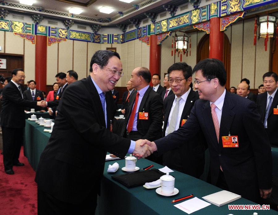 Yu Zhengsheng (front L), a member of the Standing Committee of the Political Bureau of the Communist Party of China (CPC) Central Committee, visits members of the 12th National Committee of the Chinese People's Political Consultative Conference (CPPCC) from the Hong Kong and Macao special administrative regions (SARs) attending the first session of the 12th CPPCC National Committee, and joins their panel discussion in Beijing, capital of China, March 6, 2013. (Xinhua/Rao Aimin) 