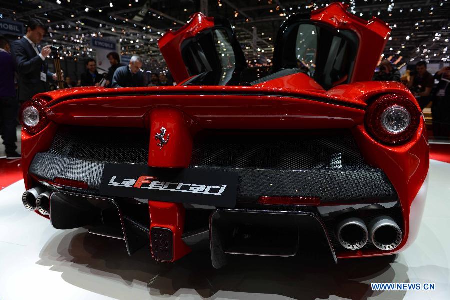 Visitors view the LaFerrari car on the press day of the 83rd Geneva International Motor Show in Geneva, Switzerland, on March 6, 2013. (Xinhua/Wang Siwei)