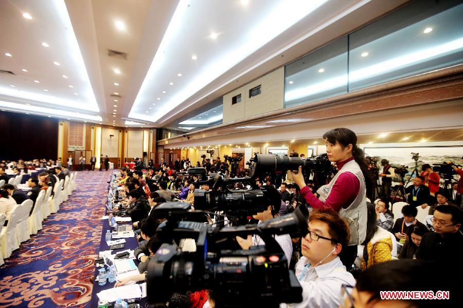 Journalists work during a discussion of deputies to the 12th National People's Congress (NPC) from south China's Guangdong Province, in Beijing, capital of China, March 6, 2013. The discussion which was held by the Guangdong delegation to the first session of the 12th NPC was open to media on Wednesday. (Xinhua/Xing Guangli)