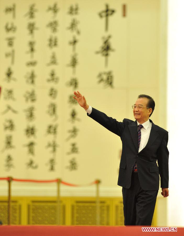 Chinese Premier Wen Jiabao greets the journalists when arriving at a press conference after the closing meeting of the Fifth Session of the 11th National People's Congress (NPC) at the Great Hall of the People in Beijing, capital of China, March 14, 2012. (Xinhua File Photo/Huang Jingwen)