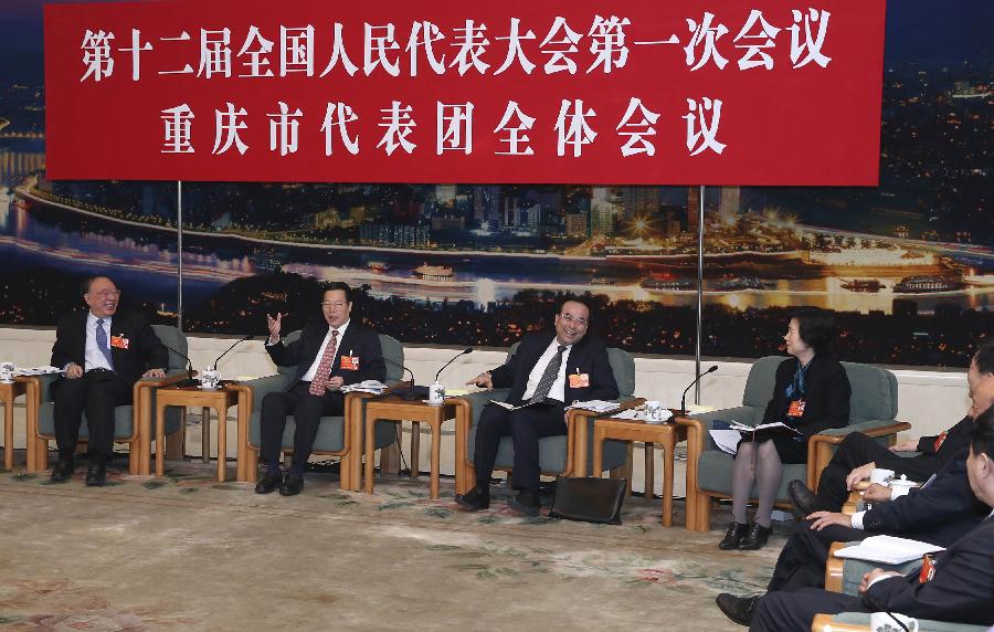 Zhang Gaoli (2nd L), a member of the Standing Committee of the Political Bureau of the Communist Party of China (CPC) Central Committee, joins a discussion with deputies to the 12th National People's Congress (NPC) from southwest China's Chongqing Municipality, who attend the first session of the 12th NPC, in Beijing, capital of China, March 7, 2013. (Xinhua/Pang Xinglei)
