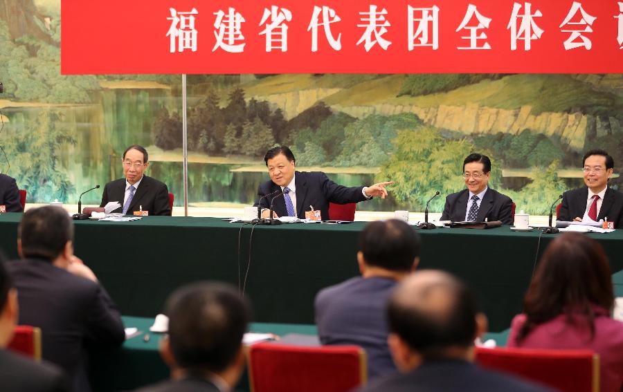 Liu Yunshan (3rd R, back), a member of the Standing Committee of the Political Bureau of the Communist Party of China (CPC) Central Committee, joins a discussion with deputies to the 12th National People's Congress (NPC) from southeast China's Fujian Province, who attend the first session of the 12th NPC, in Beijing, capital of China, March 7, 2013. (Xinhua/Ding Lin) 