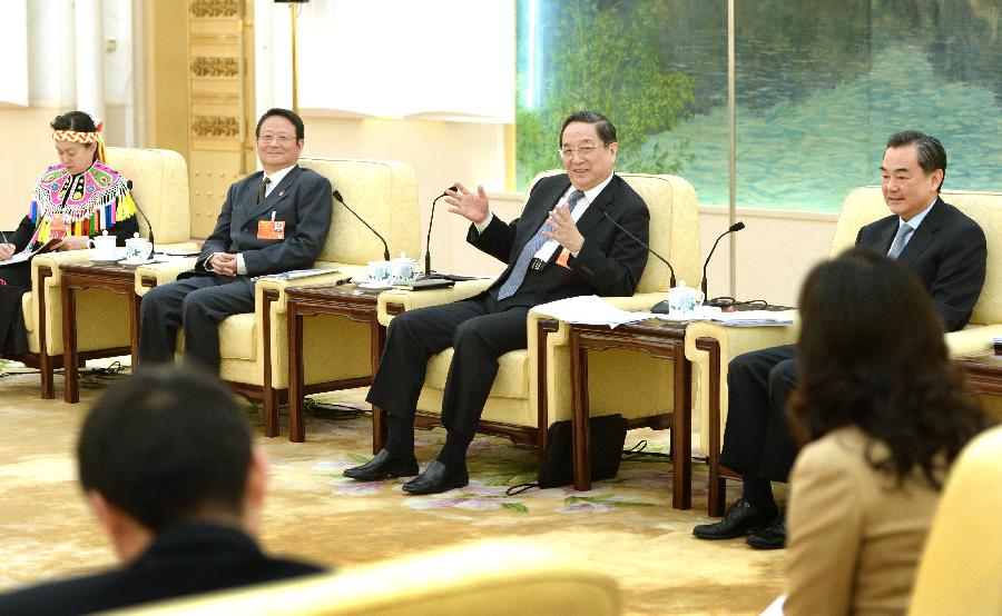 Yu Zhengsheng (C), a member of the Standing Committee of the Political Bureau of the Communist Party of China (CPC) Central Committee, joins a discussion with deputies to the 12th National People's Congress (NPC) from southeast China's Taiwan, who attend the first session of the 12th NPC, in Beijing, capital of China, March 7, 2013. (Xinhua/Ma Zhancheng) 