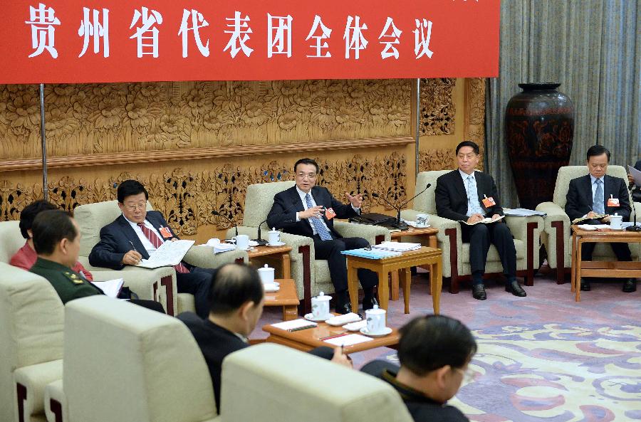 Li Keqiang (C), a member of the Standing Committee of the Political Bureau of the Communist Party of China (CPC) Central Committee, joins a discussion with deputies to the 12th National People's Congress (NPC) from southwest China's Guizhou Province, who attend the first session of the 12th NPC, in Beijing, capital of China, March 7, 2013. (Xinhua/Li Tao) 