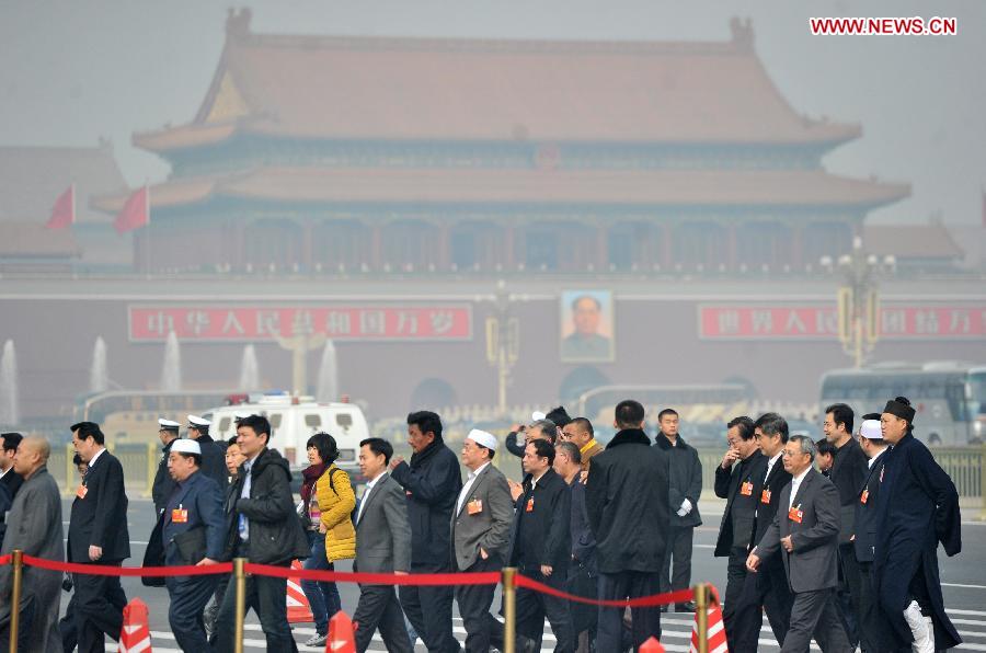 Members of the 12th National Committee of the Chinese People's Political Consultative Conference (CPPCC) arrive at the Tian'anmen Square in Beijing, capital of China, March 7, 2013. The second plenary meeting of the first session of the 12th CPPCC National Committee will be held in Beijing on Thursday. (Xinhua/Guo Chen)  