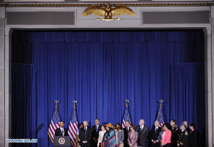 U.S. President Barack Obama (L) speaks before signing the Violence Against Women Act into law at the Department of the Interior in Washington D.C., capital of the United States, March 7, 2013. (Xinhua/Zhang Jun) 