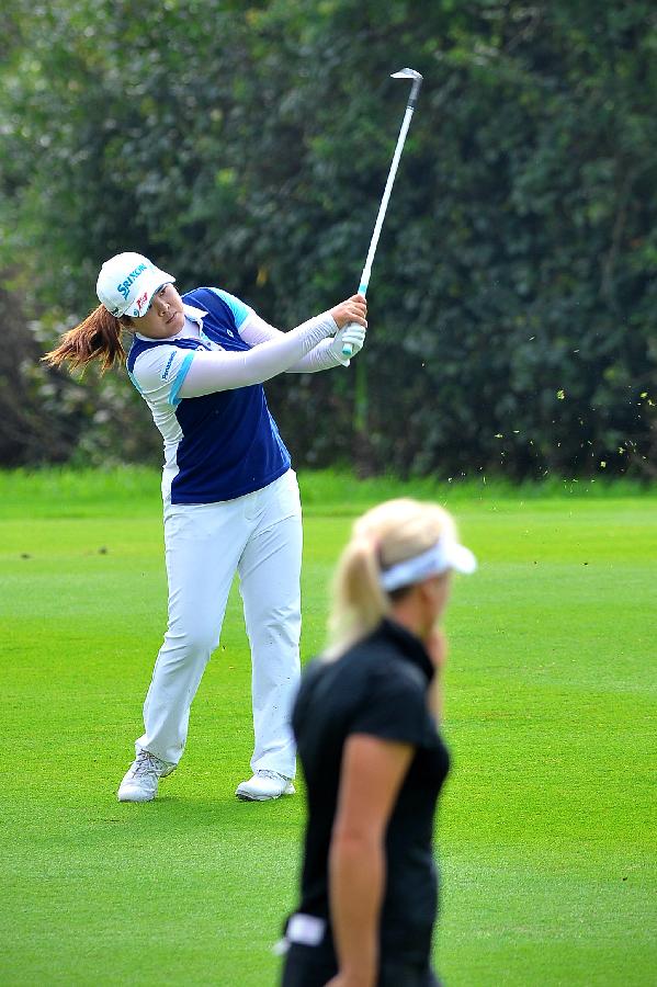 Inbee Park of South Korea competes in the 2013 World Ladies Golf Championship in Haikou, capital of south China's Hainan Province, March 7, 2013. A total of 109 golfers around the world participated in the championship. (Xinhua/Guo Cheng) 