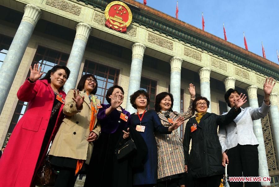 Members of the 12th National Committee of the Chinese People's Political Consultative Conference (CPPCC) pose for a photo in front of the Great Hall of the People in Beijing, capital of China, March 8, 2013. The third plenary meeting of the first session of the 12th CPPCC National Committee is to be held in Beijing on Friday. (Xinhua/Wang Song)
