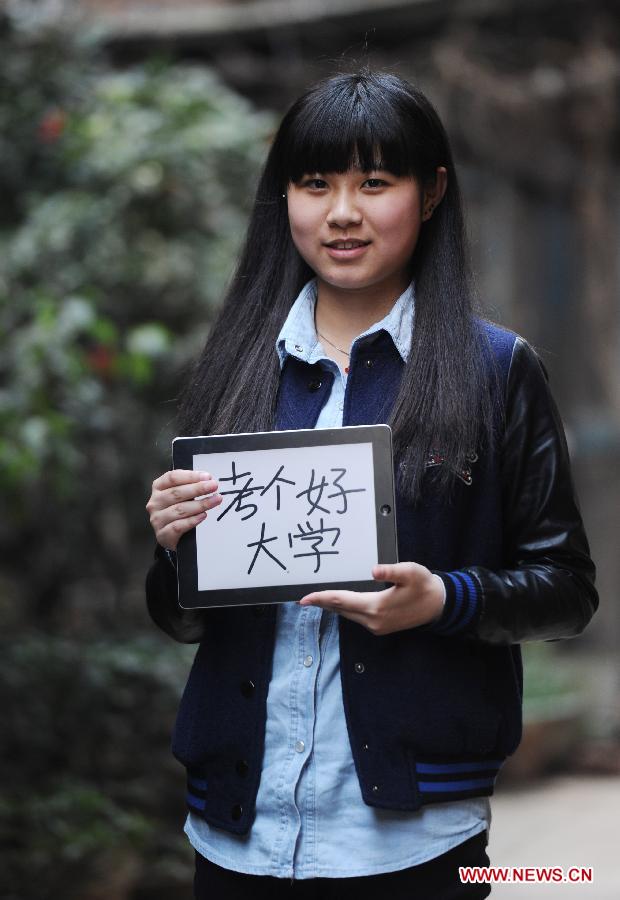 18-year-old Ms. Xia, a high school student preparing for her college entrance exam, wishes for a satisfying result for her first Women's Day in Nanchang, capital of east China's Jiangxi Province, March 7, 2013. (Xinhua) 
