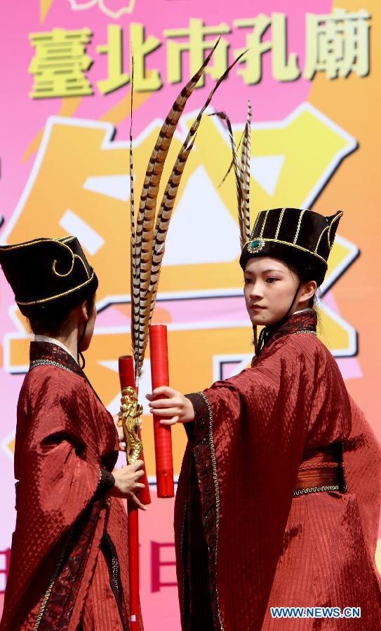 Performers give a show during a press conference of the spring sacrificing ceremony of the Confucius Temple in Taipei, southeast China's Taiwan, March 7, 2013. The ancient-style ceremony, which is held annually to encourage students to set clear goals and study hard in the beginning of a year, will be held on March 10 this year. (Xinhua/Xie Xiudong) 