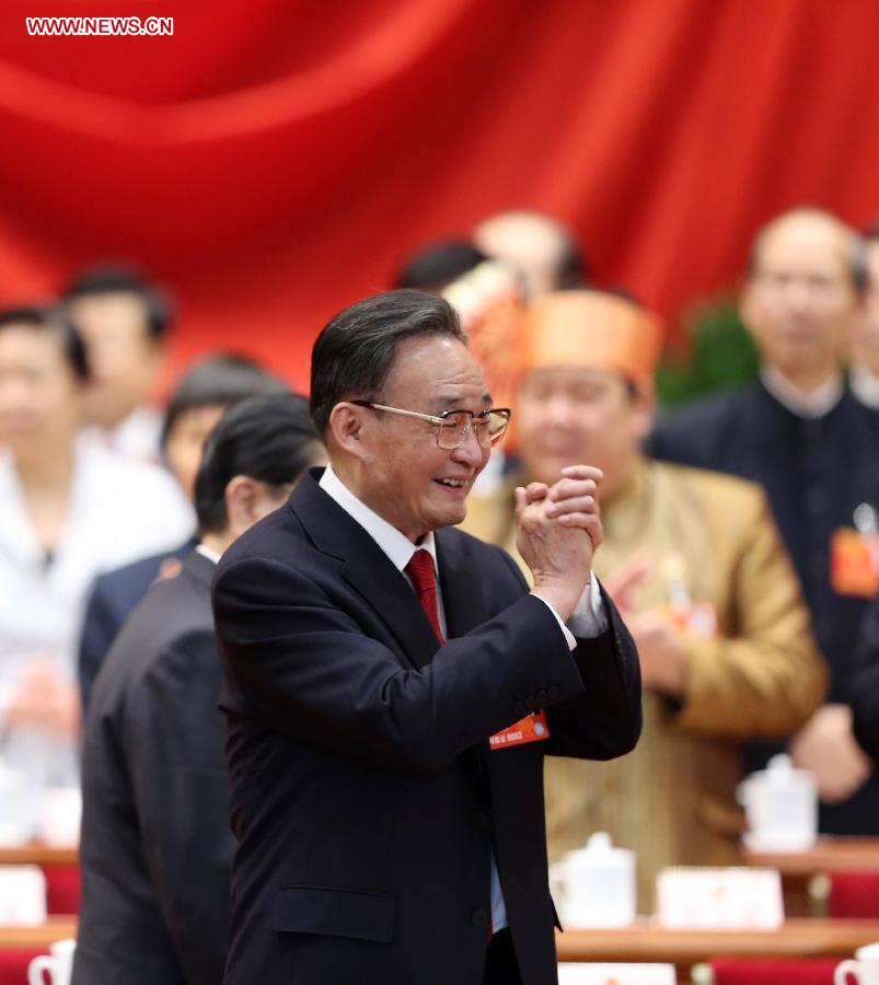 Wu Bangguo greets attendees prior to the second plenary meeting of the first session of the 12th National People's Congress (NPC) at the Great Hall of the People in Beijing, capital of China, March 8, 2013. (Xinhua/Pang Xinglei)