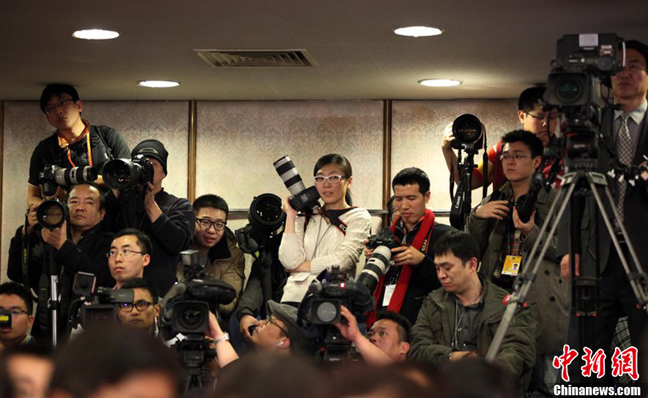 A female journalist holds  a camera. (Photo/CNS)