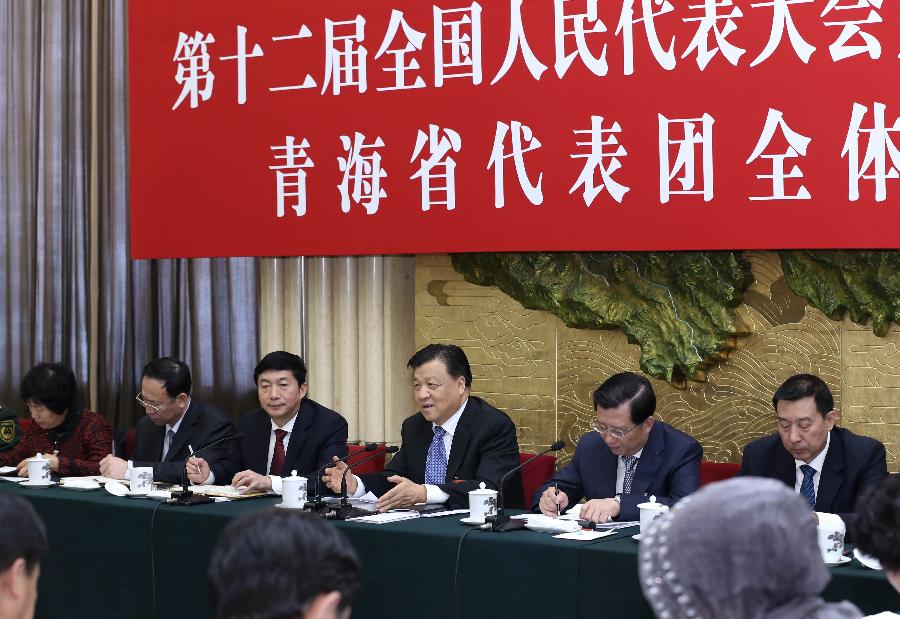 Liu Yunshan (4th L), a member of the Standing Committee of the Political Bureau of the Communist Party of China (CPC) Central Committee, joins a discussion with deputies from northwest China's Qinghai Province, who attend the first session of the 12th National People's Congress (NPC), in Beijing, capital of China, March 8, 2013. (Xinhua/Pang Xinglei) 