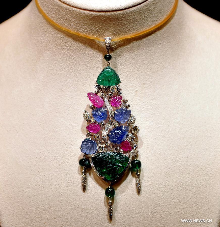 An emerald necklace is exhibited during the 30th Hong Kong International Jewellery Show in Hong Kong, south China, March 8, 2013. The five-day show attracted more than 3,300 jewellery exhibitors from 49 countries and regions. (Xinhua/Chen Xiaowei) 