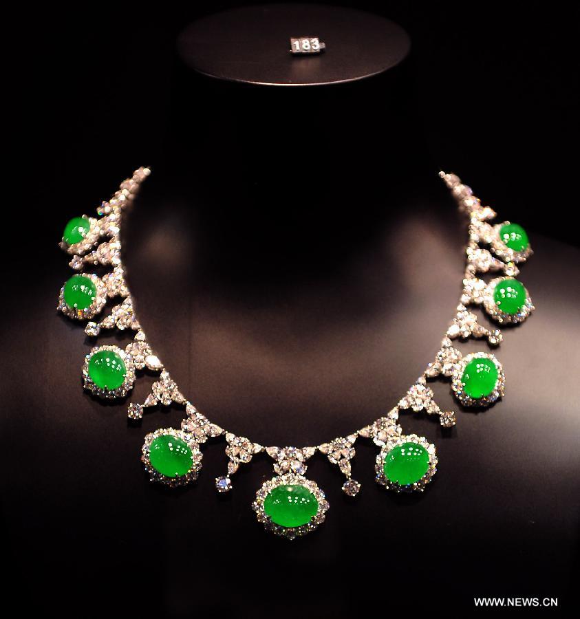 An emerald necklace is exhibited during the 30th Hong Kong International Jewellery Show in Hong Kong, south China, March 8, 2013. The five-day show attracted more than 3,300 jewellery exhibitors from 49 countries and regions. (Xinhua/Chen Xiaowei) 