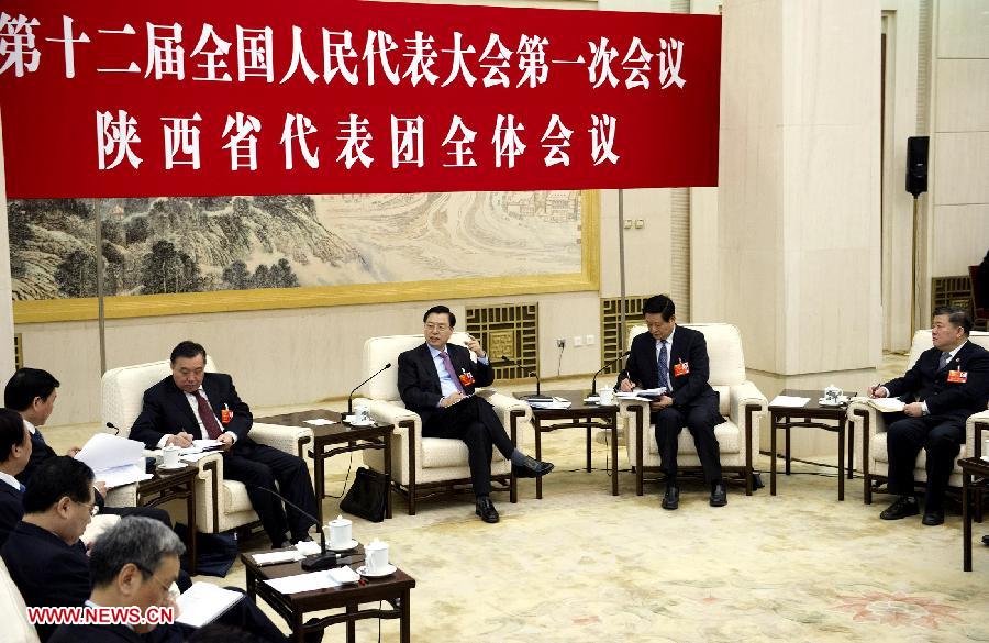 Zhang Dejiang (3rd R), a member of the Standing Committee of the Political Bureau of the Communist Party of China (CPC) Central Committee, joins a discussion with deputies from northwest China's Shaanxi Province, who attend the first session of the 12th National People's Congress (NPC), in Beijing, capital of China, March 9, 2013. (Xinhua/Huang Jingwen)
