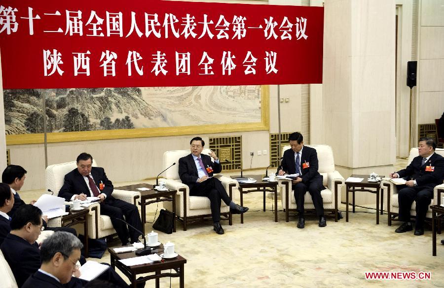 Zhang Dejiang (3rd R), a member of the Standing Committee of the Political Bureau of the Communist Party of China (CPC) Central Committee, joins a discussion with deputies from northwest China's Shaanxi Province, who attend the first session of the 12th National People's Congress (NPC), in Beijing, capital of China, March 9, 2013. (Xinhua/Huang Jingwen)