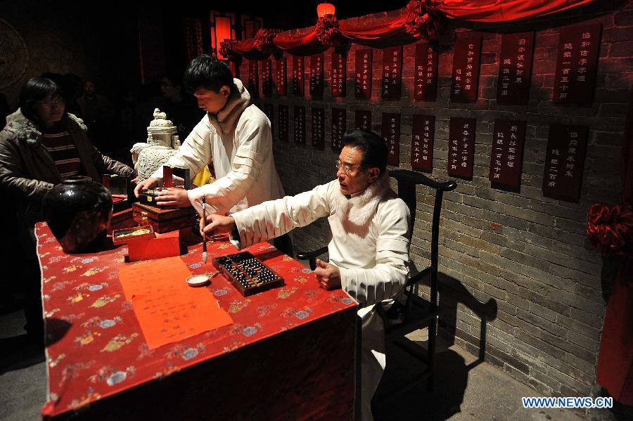 Actors perform a drama in Pingyao of north China's Shanxi Province, March 9, 2013. (Xinhua/Zhan Yan) 