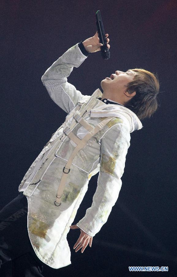 Ashin, lead singer of the rock band Mayday, sings at their concert in Hangzhou, capital of east China's Zhejiang Province, March 9, 2013. (Xinhua/Wu Huang) 