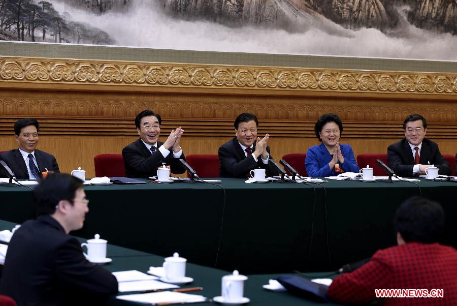 Liu Yunshan (C), a member of the Standing Committee of the Political Bureau of the Communist Party of China (CPC) Central Committee, joins a discussion with deputies from north China's Hebei Province, who attend the first session of the 12th National People's Congress (NPC), in Beijing, capital of China, March 10, 2013. (Xinhua/Pang Xinglei)