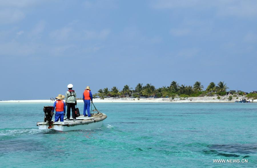 Staff members of China Marine Surveillance (CMS) head for Zhaoshu Island in Sansha City, south China's Hainan Province, March 10, 2013. A CMS detachment on Sunday started a joint ship-helicopter patrol of the Xisha Islands in the South China Sea. (Xinhua/Wei Hua)