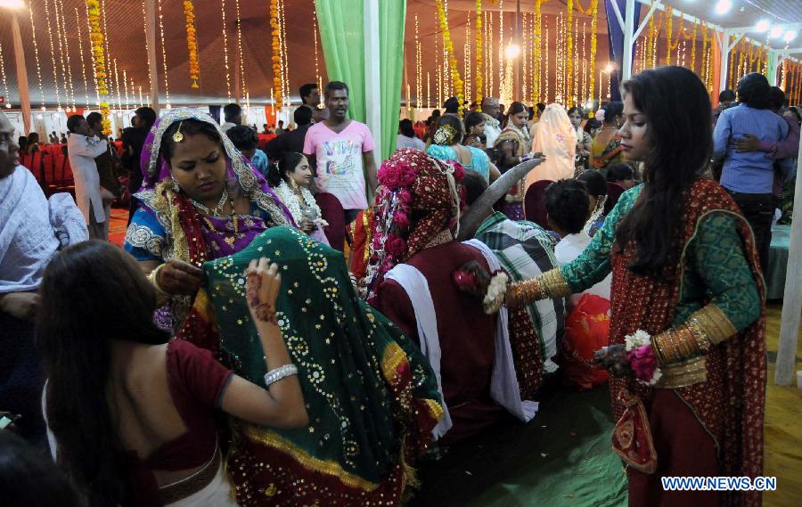 Members of Hindu community gather during a mass marriage ceremony in southern Pakistani port city of Karachi, on March 9, 2013. The Pakistan Hindu Council organized a mass marriage ceremony with over 50 couples attended. (Xinhua/Masroor)