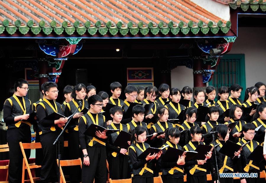Students from Nanmen Junior High School participate in a spring sacrificing ceremony at the Confucius Temple in Taipei, southeast China's Taiwan, March 10, 2013. The annual ancient-style ceremony was held here on Sunday to encourage students to set clear goals and study hard in the beginning of a year. (Xinhua/Wu Ching-teng) 
