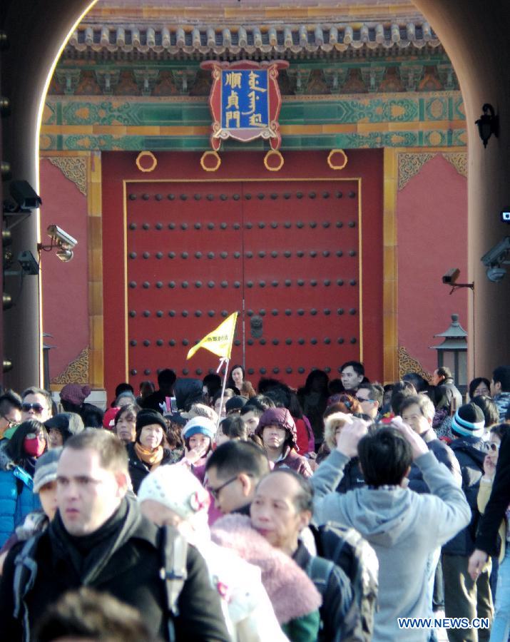 Tourists visit the Forbidden City in Beijing, capital of China, March 10, 2013. As the weather turned warmer, many tourists from both home and abroad came to Beijing to visit. (Xinhua/Li Xin) 