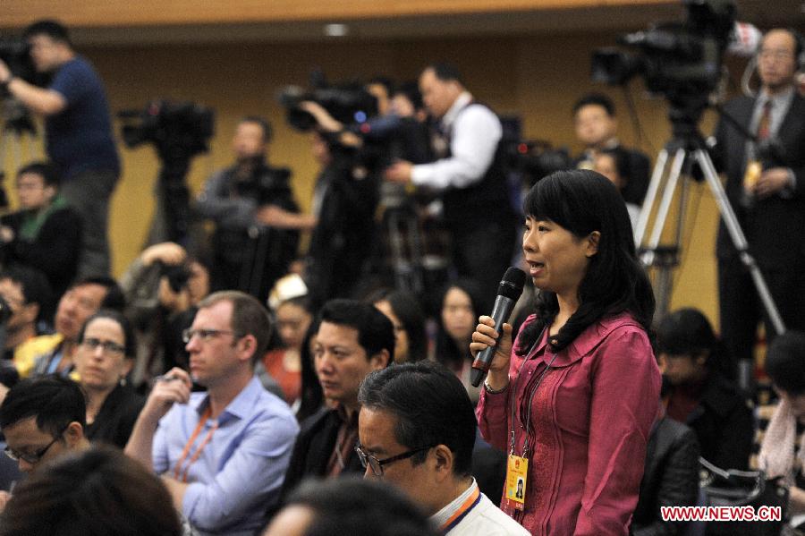 A journalist asks a question at a news conference on the State Council institutional reform and transformation of government functions held by the first session of the 12th National People's Congress (NPC) in Beijing, China, March 11, 2013. (Xinhua/Wang Peng)