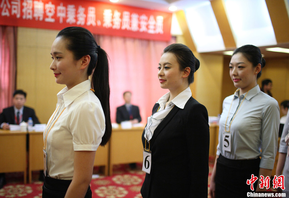 Applicants are in the interview. (CNS/Yang Bo)  
