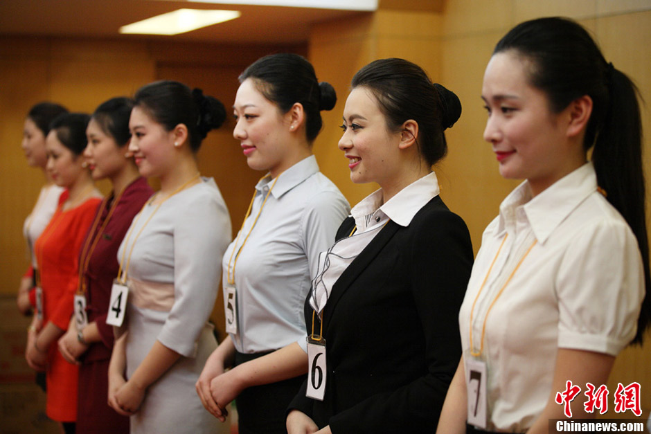 Applicants are in the interview. (CNS/Yang Bo)  