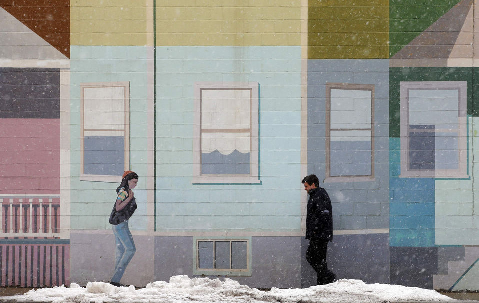 A pedestrian walks past a mural as snow begins to fall in Somerville, Massachusetts, U.S. on March 7, 2013. (Xinhua News Agency/Reuter)