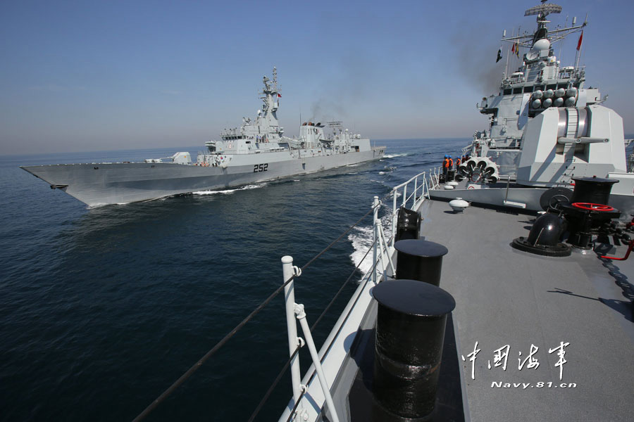 24 warships from 14 countries including China, Pakistan, the United States, the United Kingdom and Japan participate in the "Peace-13" multinational maritime joint military exercise and conduct live-ammunition firing training on the sea on March 7, 2013. (navy.81.cn/Wang Changsong)