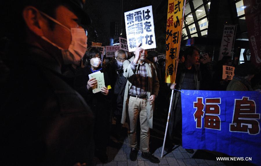 Protestors demonstrate outside the Tokyo Electric Power Company (TEPCO) in Tokyo, Japan, March 11, 2013. People demonstrated outside the TEPCO on the 2nd anniversary of 2011 earthquake, during which Fukushima nuclear plant of TEPCO had a nuclear accident. They asked for compensation to Fukushima residents and protested against the reopen of nuclear plants. (Xinhua/Kenichiro Seki)