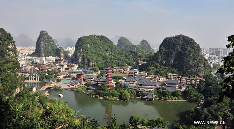 Photo taken on Aug. 1, 2011 shows the landscape scenery in Guilin, south China's Guangxi Zhuang Autonomous Region. Guilin, a famous tourist resort, boasts various Karst land features. (Xinhua/Mu Yi) 