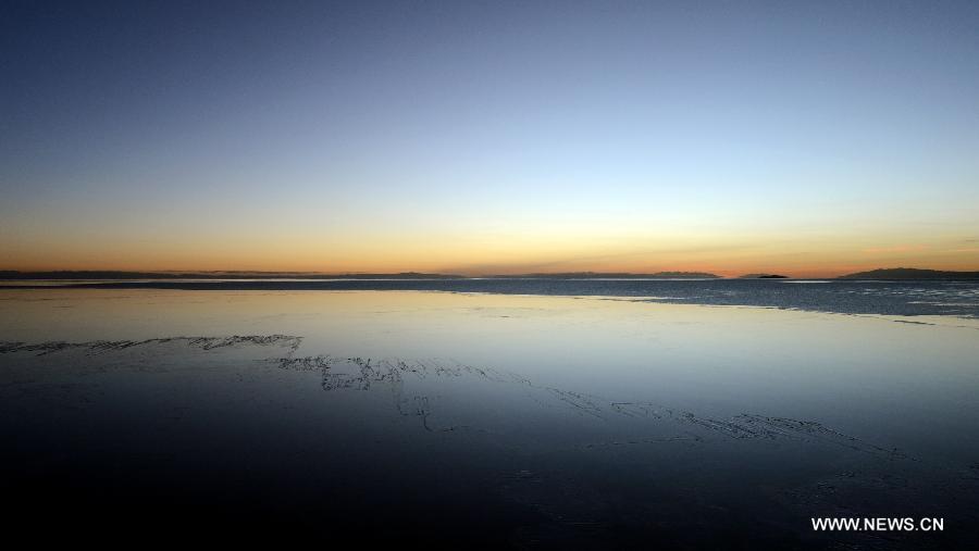 Photo taken on Dec. 12, 2012 shows the scene of Qinghai Lake in Xining, capital of northwest China's Qinghai Province. With investment and protection from State Government and Qinghai government, the level of Qinghai lake continues to rise and the area of the lake has been increasing year after year. Qinghai Lake covered an area of 4,317 square kilometers in 2008, which increased 4,354 square kilometers in 2012. The growth equals 6 times the area of West Lake, a famous lake in east China's Zhejiang Province. (Xinhua/Wang Bo) 